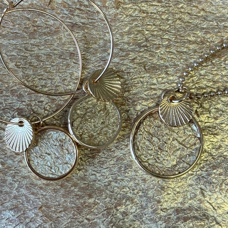 ✨ Reflets d’Or – L’éclat du soleil, l’élégance intemporelle ✨