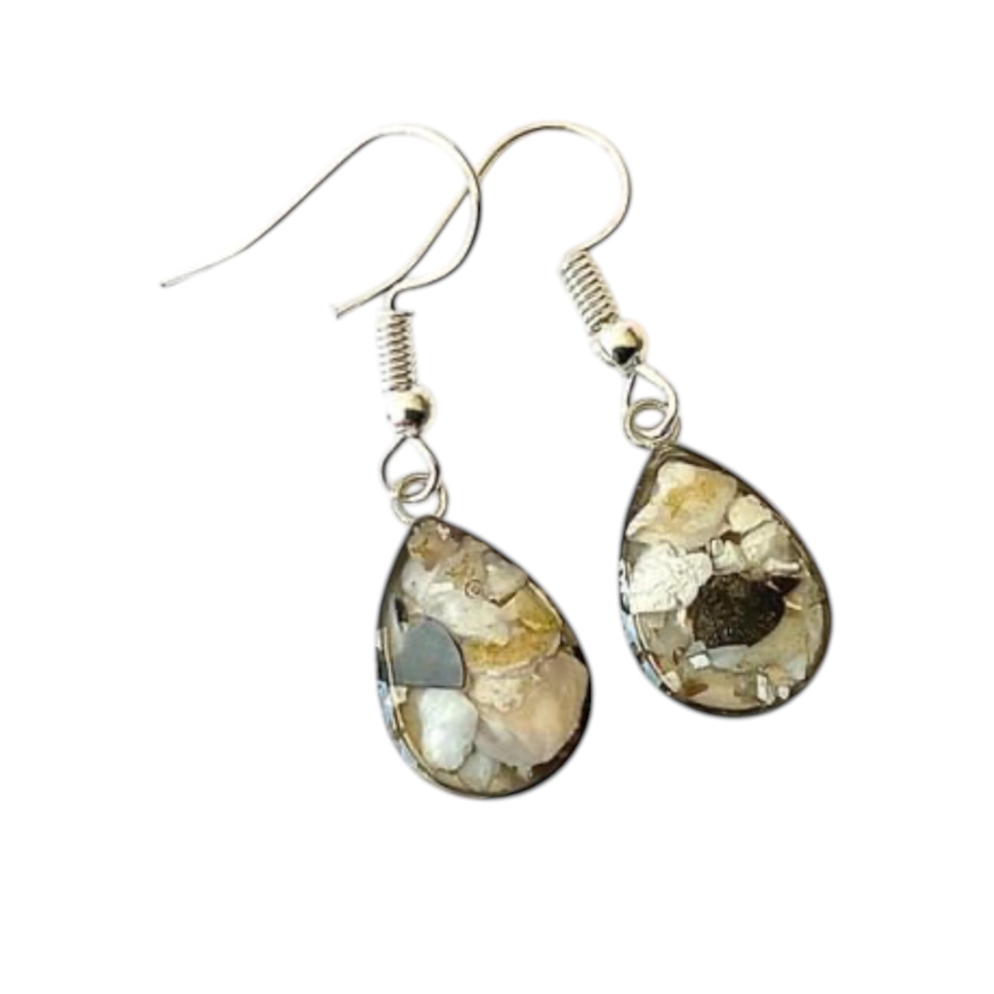 Boucles d'oreille "goutte" Ostréalithe (recyclage de coquilles d'Huîtres) sur support laiton argenté - Fémer Atelier Marin