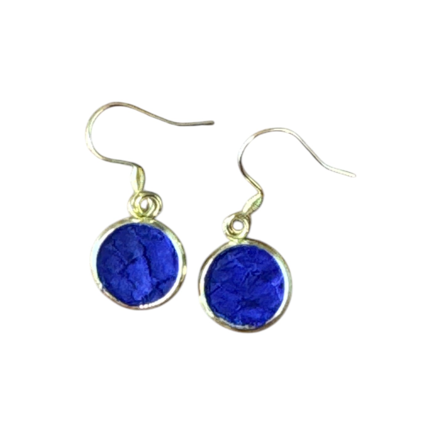 Boucles d'oreilles modĂšle "grain de sable bleu ultra-marin đinox et cuir marin - FĂ©mer Atelier Marin