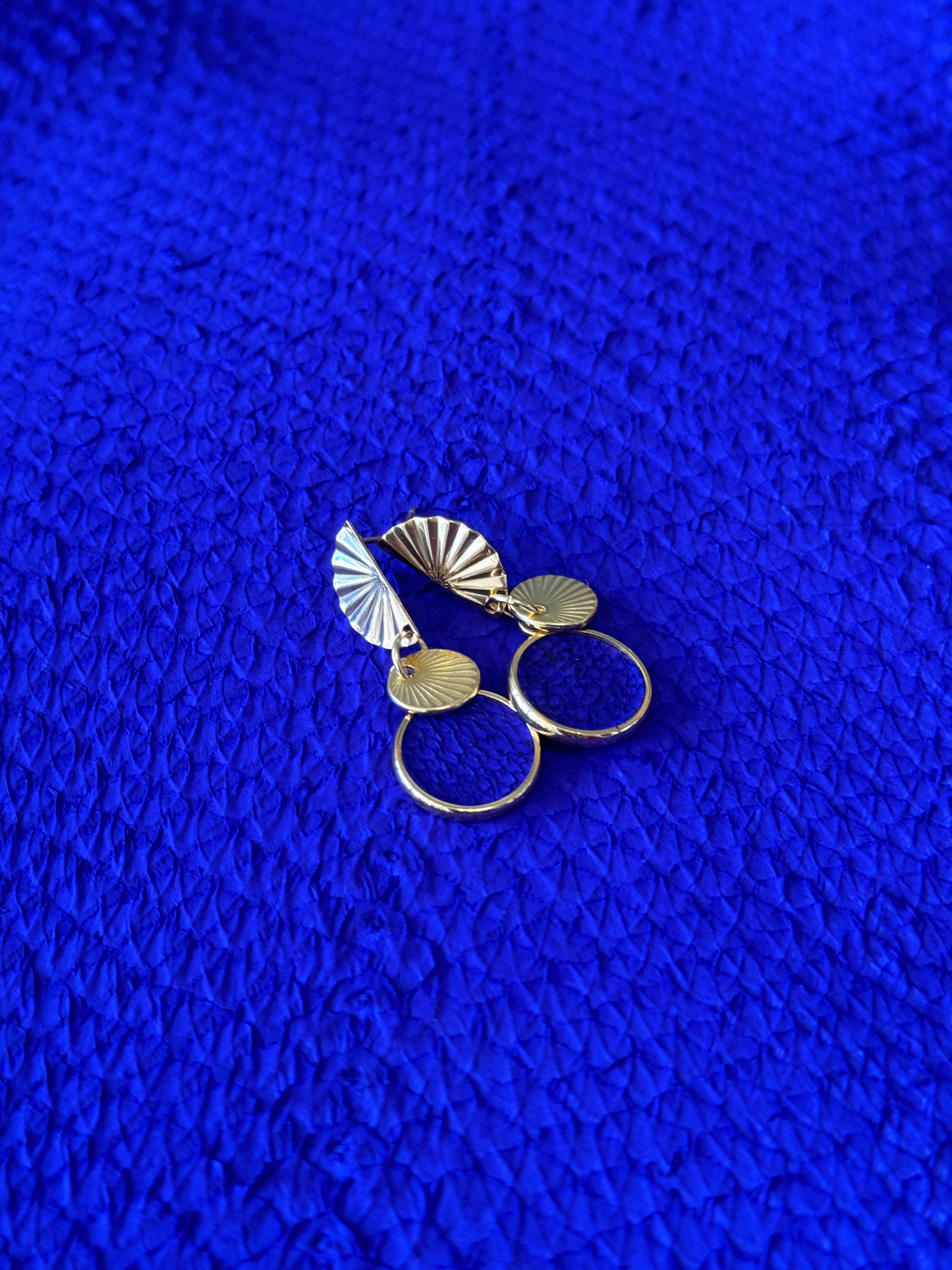 Boucles d'Oreilles modèle Salie-Sud Clous bleu ultra-marin 💙 - Fémer Atelier Marin