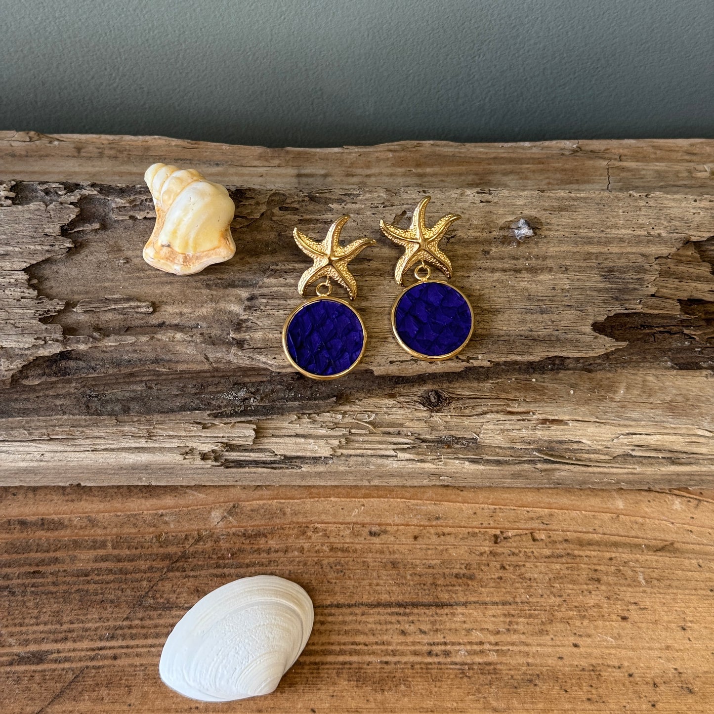 Boucles d'Oreilles modèle LENA- Etoile de mer inox et cuir marin