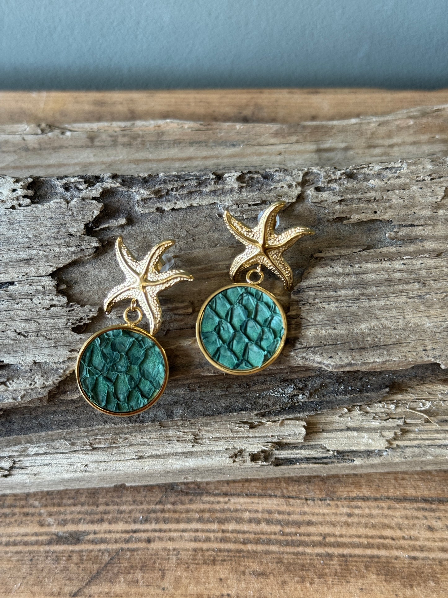 Boucles d'Oreilles modèle LENA- Etoile de mer inox et cuir marin