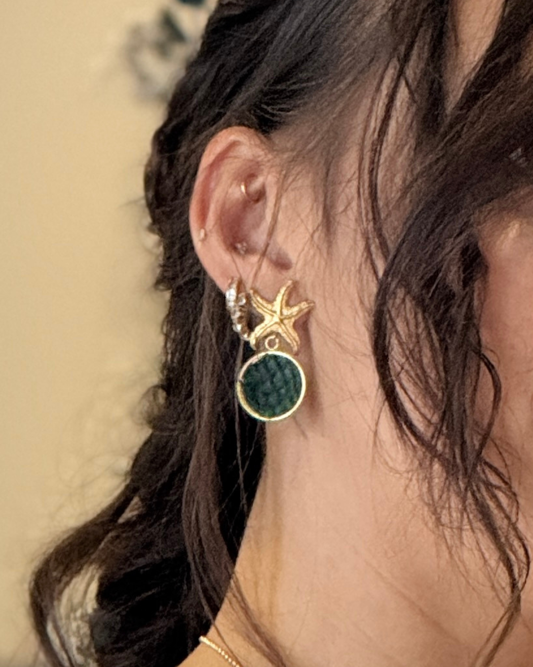 Boucles d'Oreilles modèle LENA- Etoile de mer inox et cuir marin vert Algue