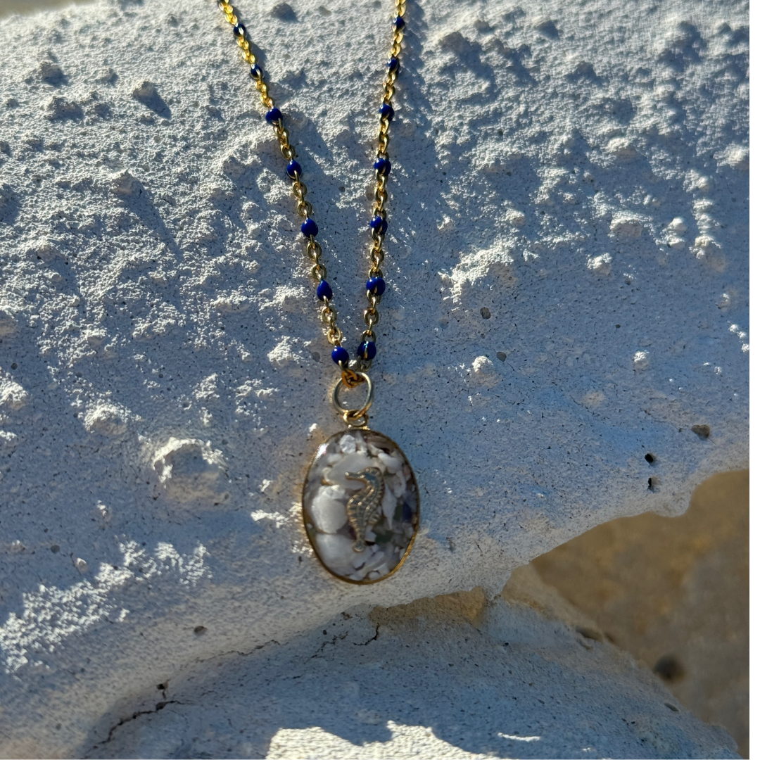 Collier Hippocampe en Ostréalithe® – Nacre recyclée & chaîne inox perles colorées
