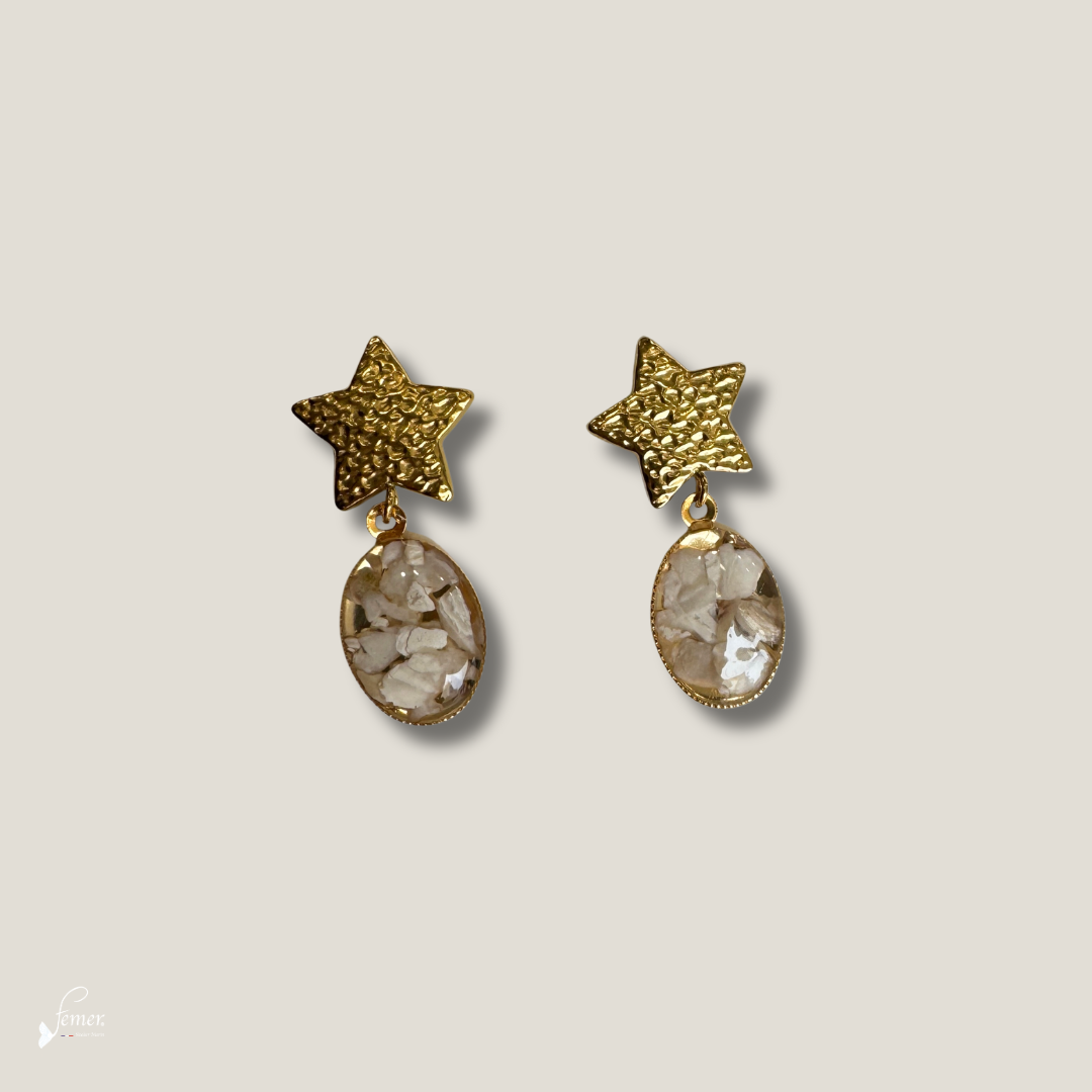 Boucles d’oreilles Etoile dorée & médaillon en Ostréalithe® – Nacre d’huître émaillée à froid