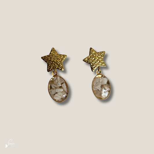 Boucles d’oreilles Etoile dorée & médaillon en Ostréalithe® – Nacre d’huître émaillée à froid