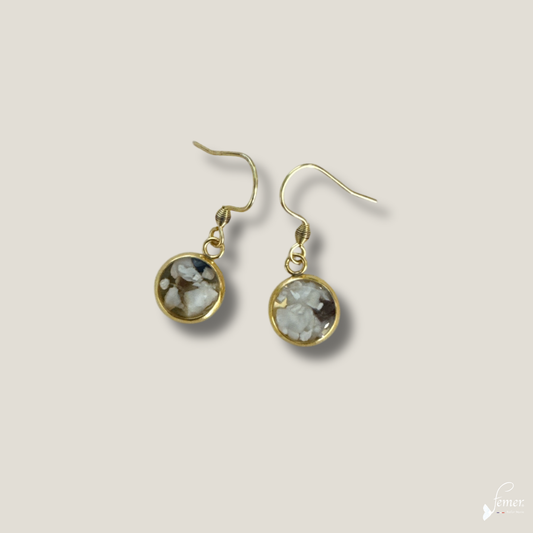Boucles d'oreilles Ostréalithe (recyclage de coquilles d'Huîtres) sur support inox doré à l'or fin