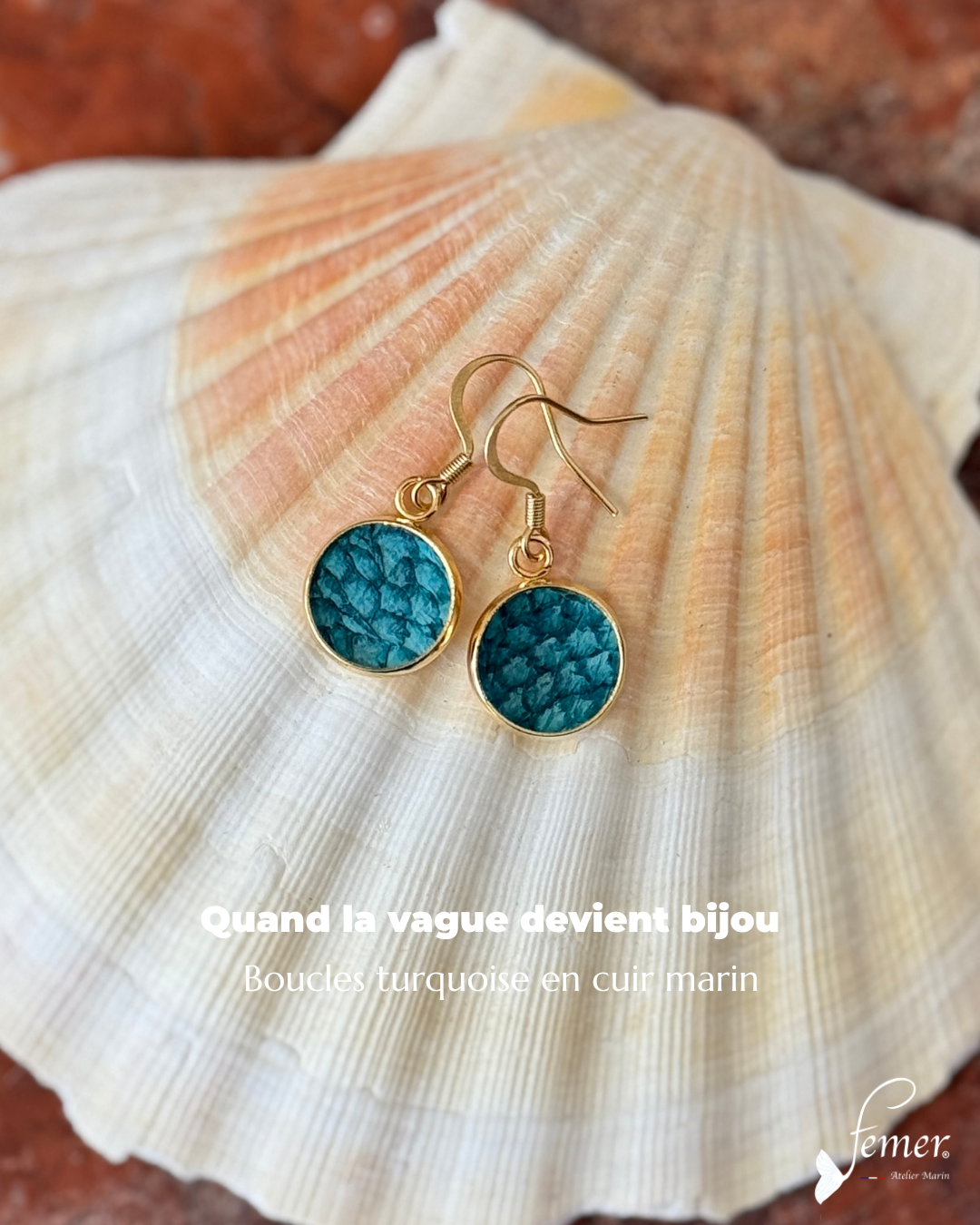 Boucles d'oreilles pendantes, modèle "grain de sable"- cuir marin turquoise