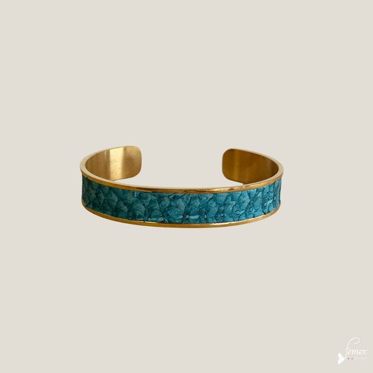 Manchette Calypso – cuir marin turquoise & inox doré