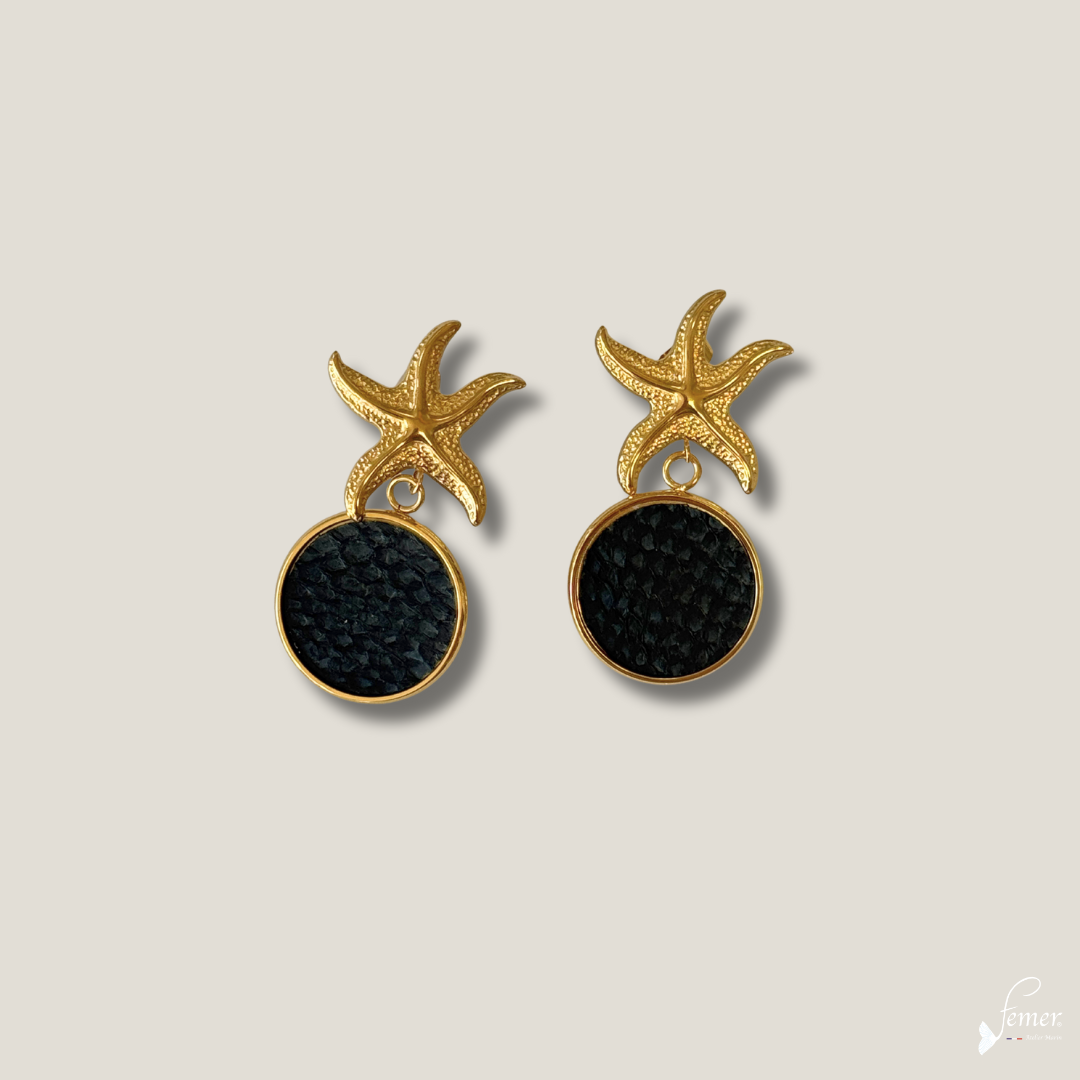 Boucles d’oreilles Léna – étoiles de mer en cuir marin noir Sépia & acier inoxydable