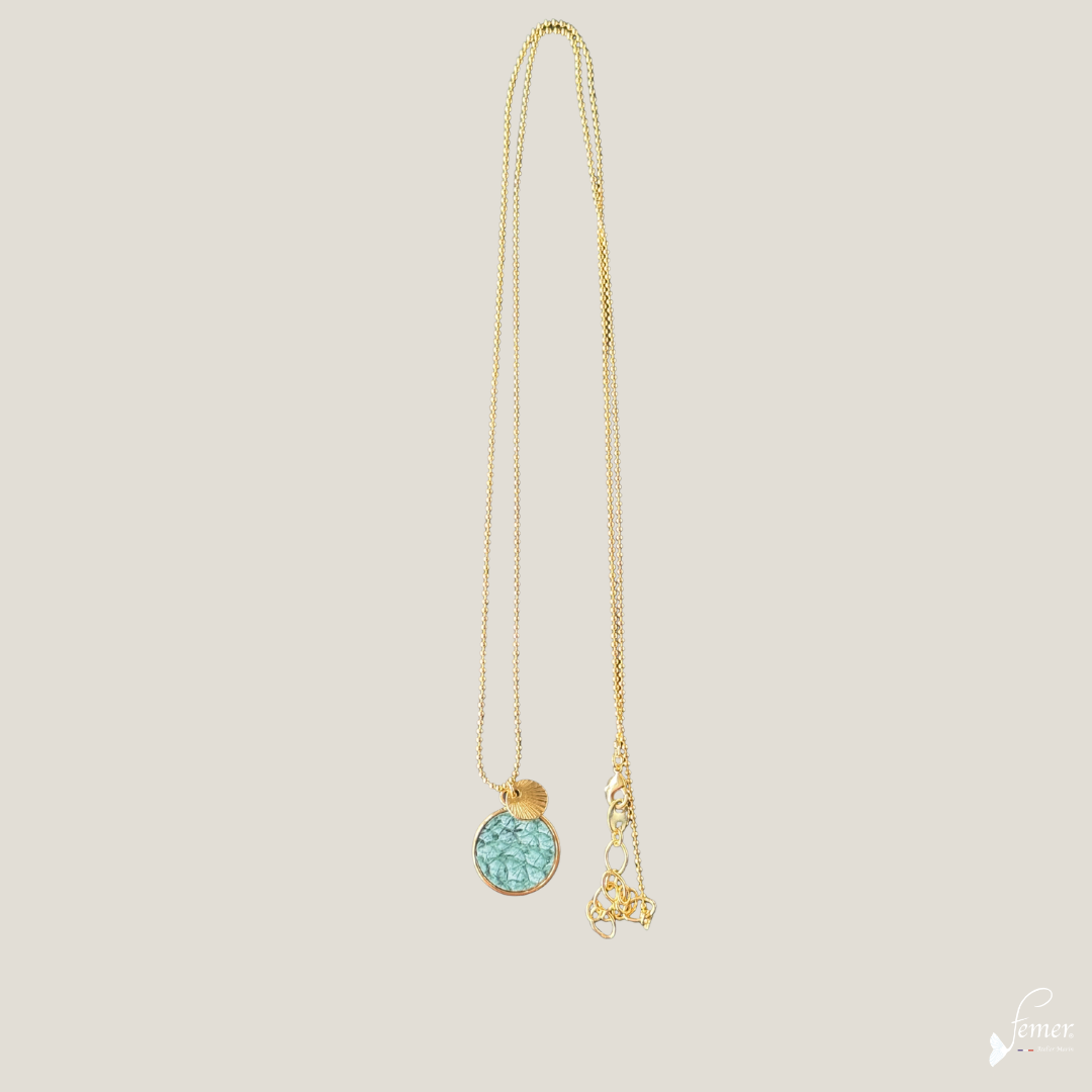 Sautoir modèle Salie-Sud en cuir marin Vert Algue – Médaillon 20 mm