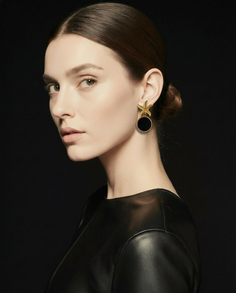 Boucles d’oreilles Léna – étoiles de mer en cuir marin noir Sépia & acier inoxydable