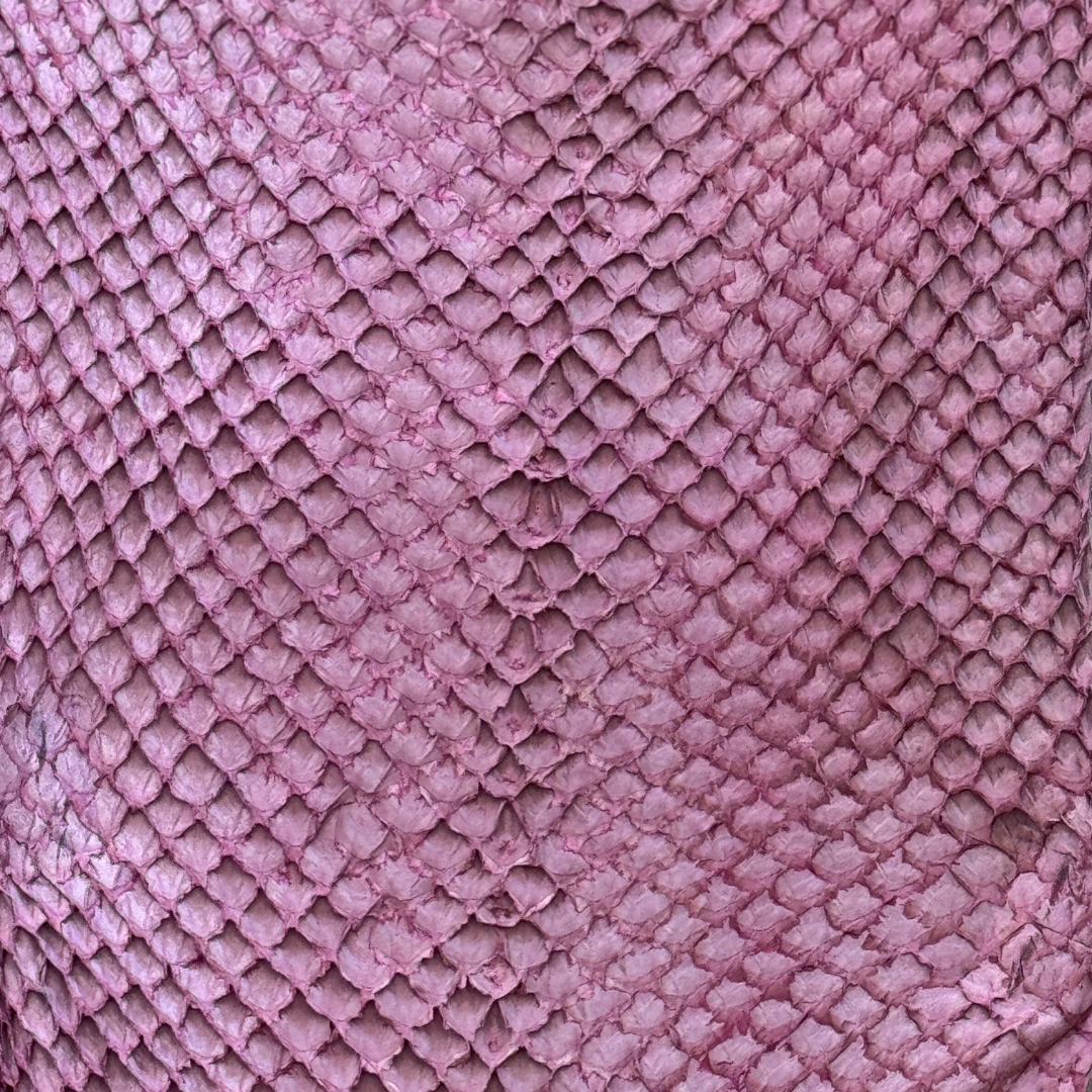 Cuir de saumon – Collection Souffle Carmin | Tannage végétal mimosa – Cuir marin France