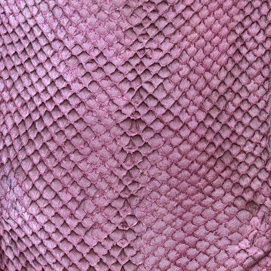 Cuir de saumon – Collection Souffle Carmin | Tannage végétal mimosa – Cuir marin France