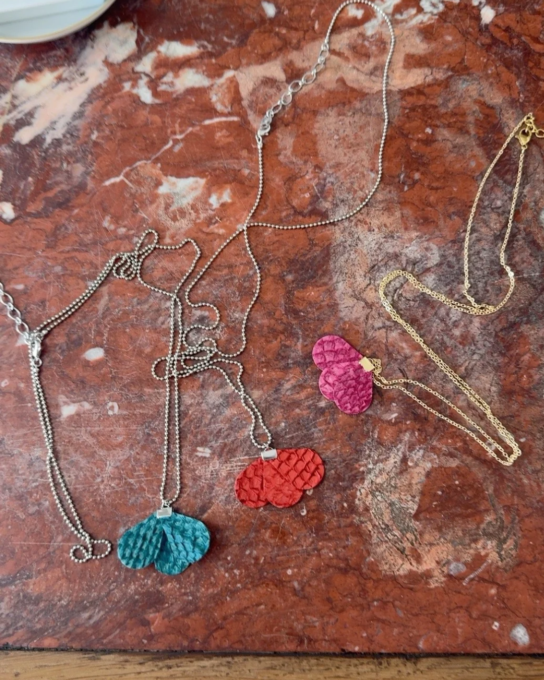Atelier "Fabriquer votre sautoir pétale en cuir marin"