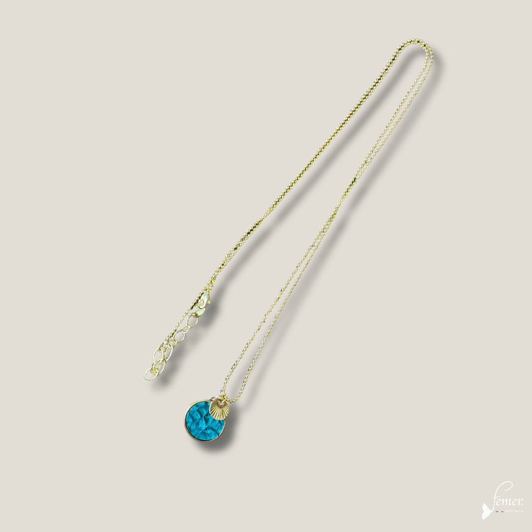 Sautoir modèle Salie-Sud en cuir marin Turquoise – Médaillon 20 mm