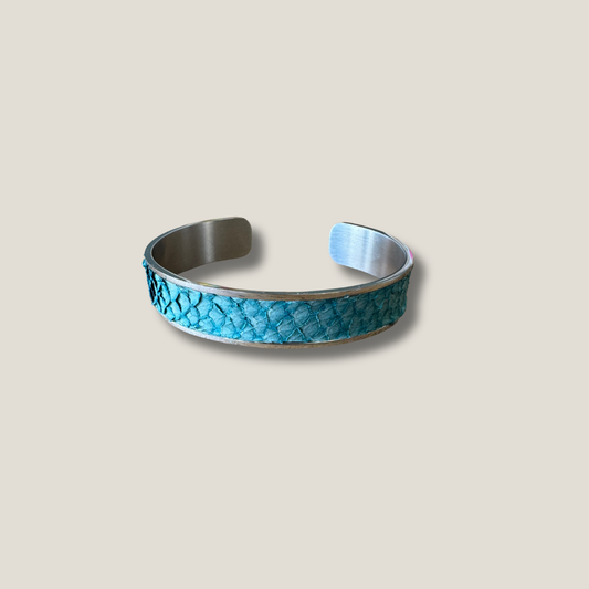 Manchette Calypso argentée – cuir marin turquoise